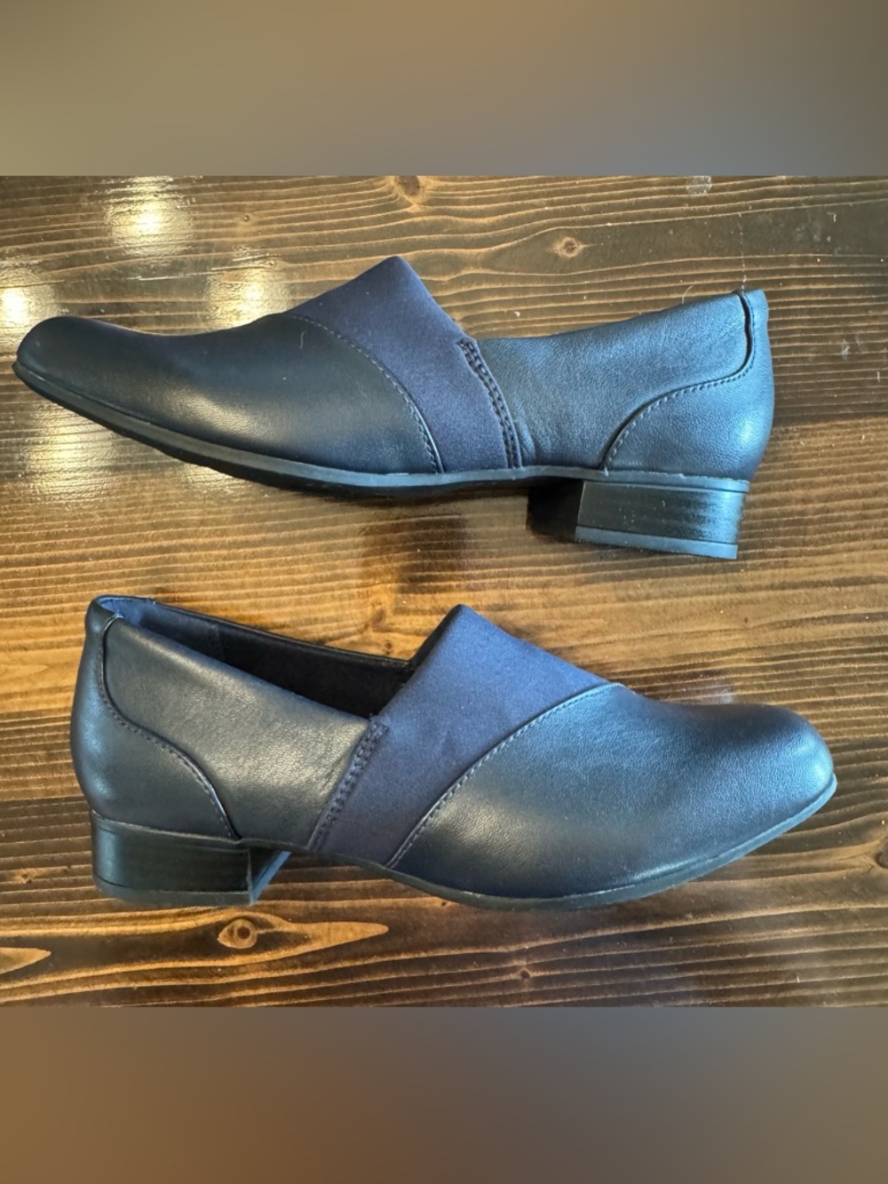 Clarks Women's Navy Slip-On Loafers with Elastic Vamp‎ Size 6 NWOB